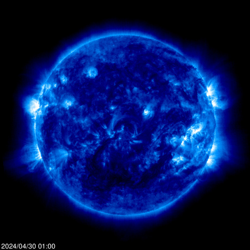 Изображение Солнца на длине волны 171 ангстрем.